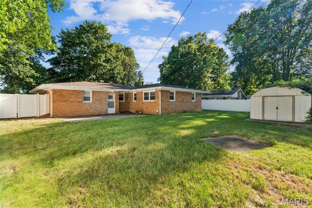 29 Cranbrook Drive, Belleville, IL 62226