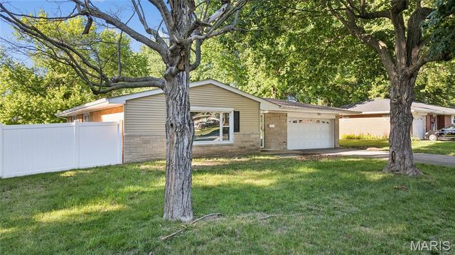 29 Cranbrook Drive, Belleville, IL 62226
