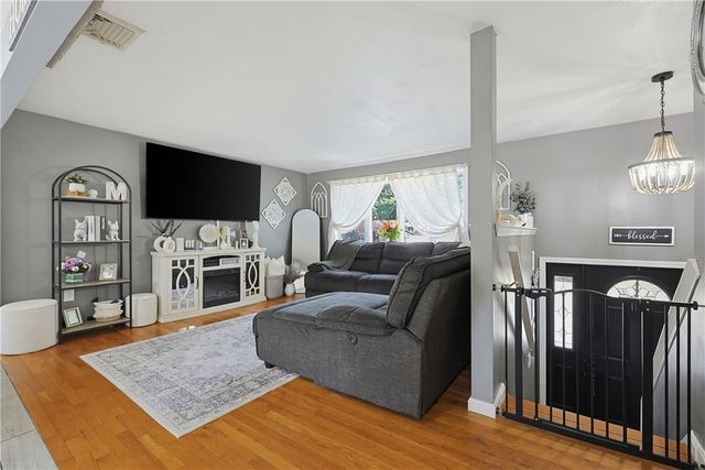 33 Scott Drive, East Providence, RI 02915