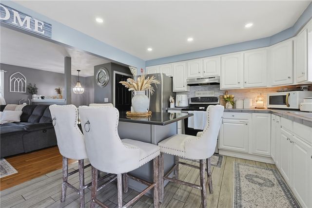33 Scott Drive, East Providence, RI 02915