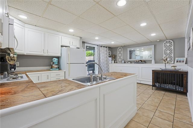 33 Scott Drive, East Providence, RI 02915