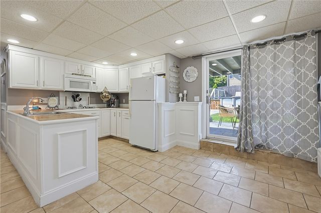 33 Scott Drive, East Providence, RI 02915