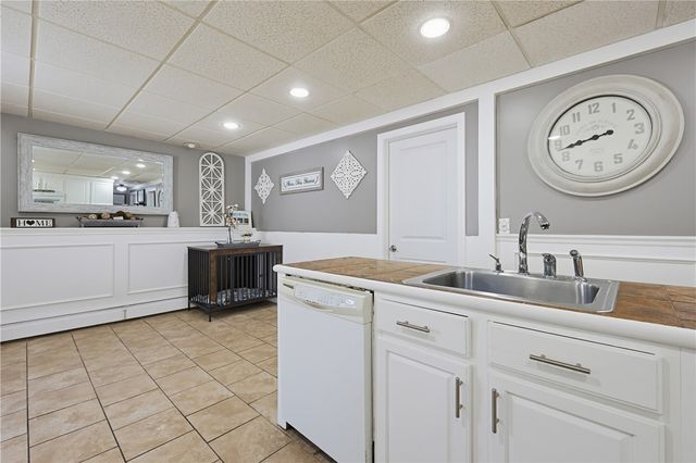 33 Scott Drive, East Providence, RI 02915