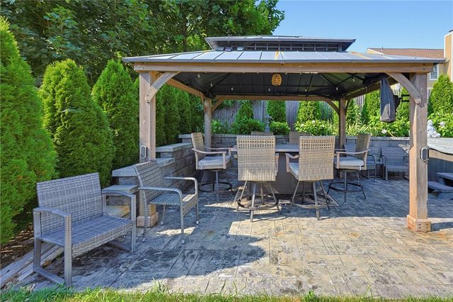 33 Scott Drive, East Providence, RI 02915