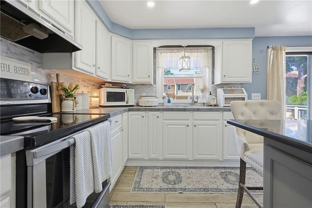 33 Scott Drive, East Providence, RI 02915