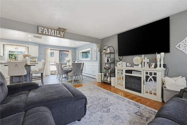 33 Scott Drive, East Providence, RI 02915