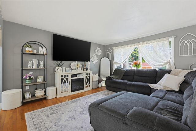33 Scott Drive, East Providence, RI 02915