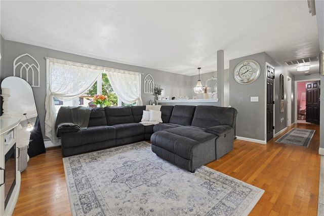 33 Scott Drive, East Providence, RI 02915