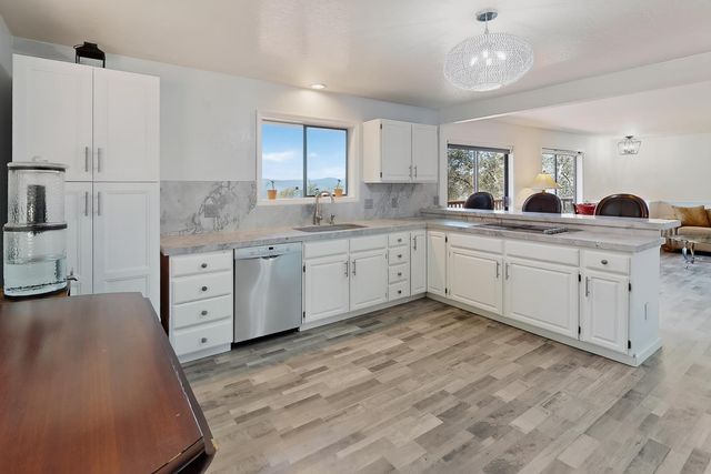14354 Sun Forest Dr, Penn Valley, CA 95946