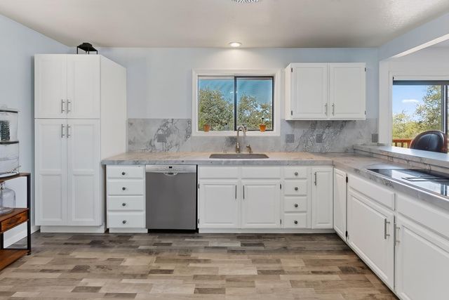 14354 Sun Forest Dr, Penn Valley, CA 95946
