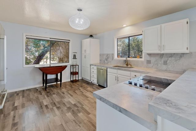 14354 Sun Forest Dr, Penn Valley, CA 95946