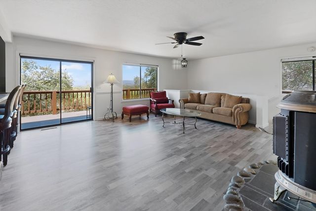14354 Sun Forest Dr, Penn Valley, CA 95946