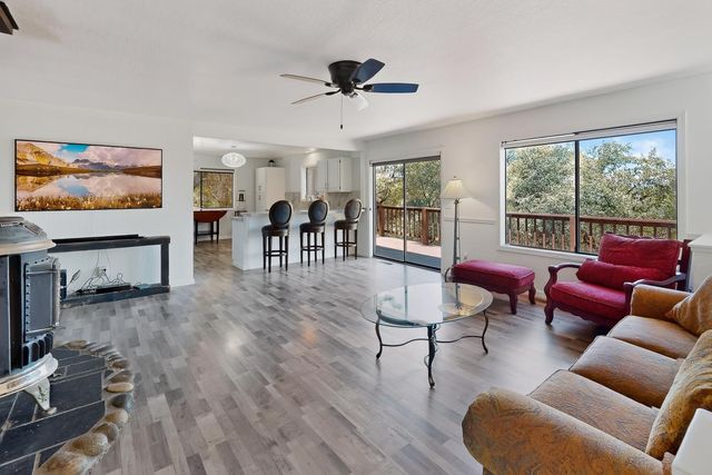 14354 Sun Forest Dr, Penn Valley, CA 95946