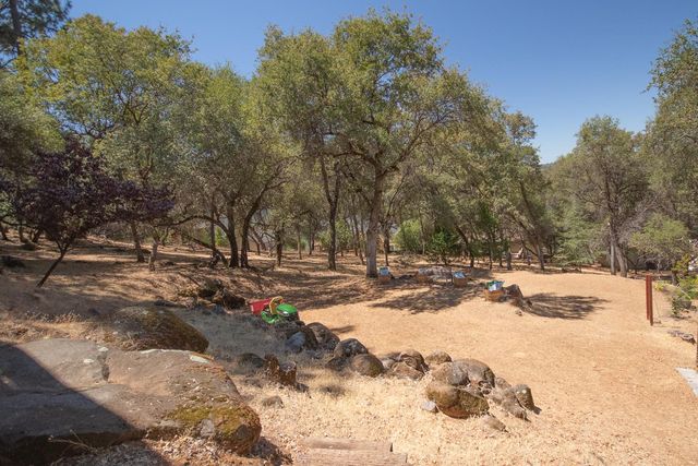14354 Sun Forest Dr, Penn Valley, CA 95946