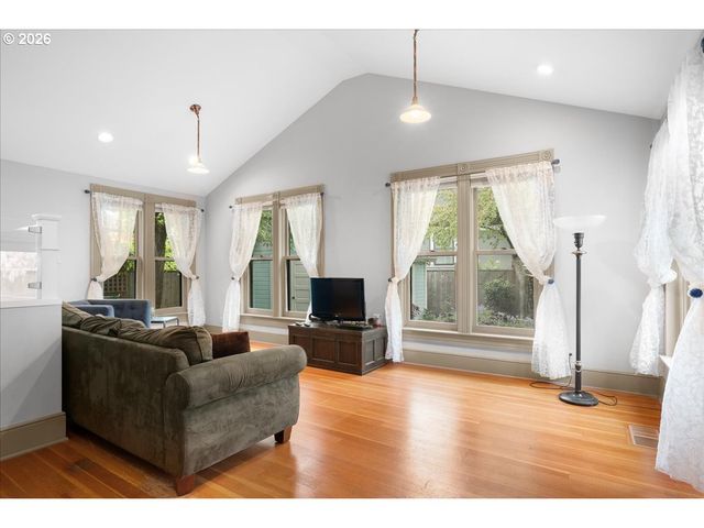 728 Sw 6TH Ave, Albany, OR 97321