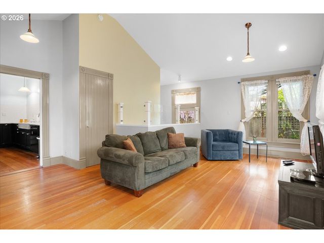 728 Sw 6TH Ave, Albany, OR 97321
