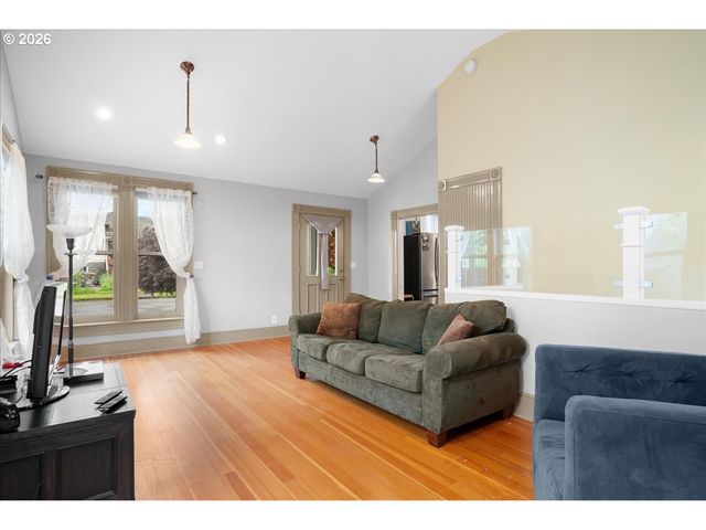 728 Sw 6TH Ave, Albany, OR 97321