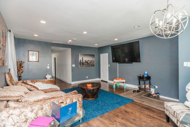 4829 S CHAMPLAIN Avenue, Chicago, IL 60615