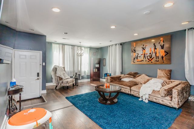 4829 S CHAMPLAIN Avenue, Chicago, IL 60615