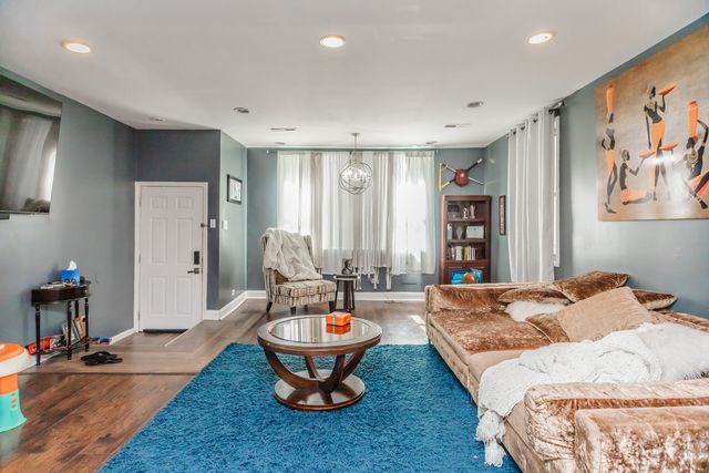 4829 S CHAMPLAIN Avenue, Chicago, IL 60615