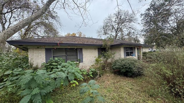 1111 Avenue B, Sweeny, TX 77480