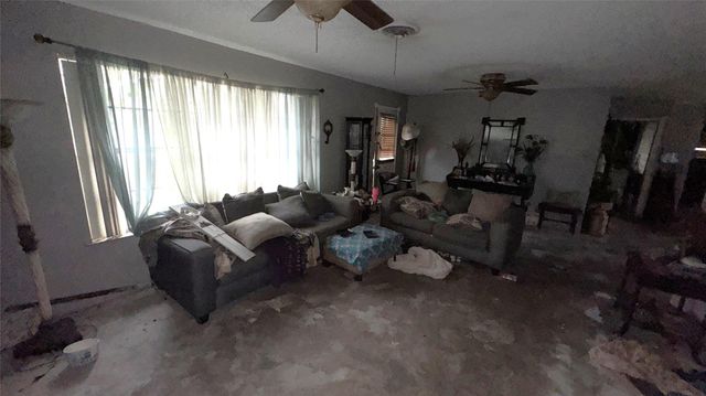 1111 Avenue B, Sweeny, TX 77480