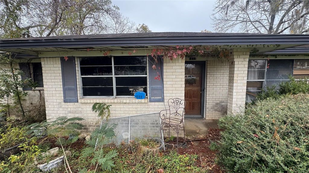 1111 Avenue B, Sweeny, TX 77480