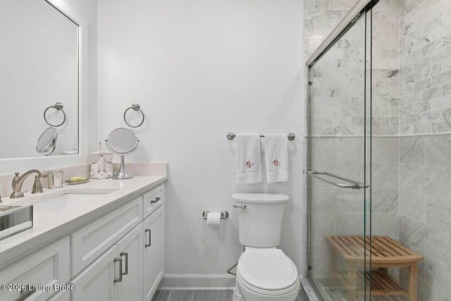 401 Country Ln A, Louisville, KY 40207