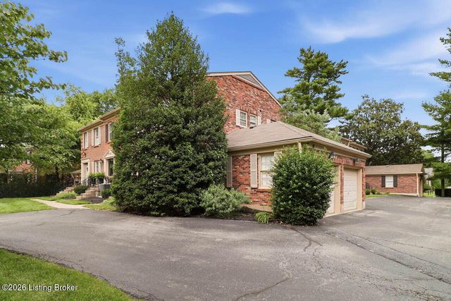 401 Country Ln A, Louisville, KY 40207