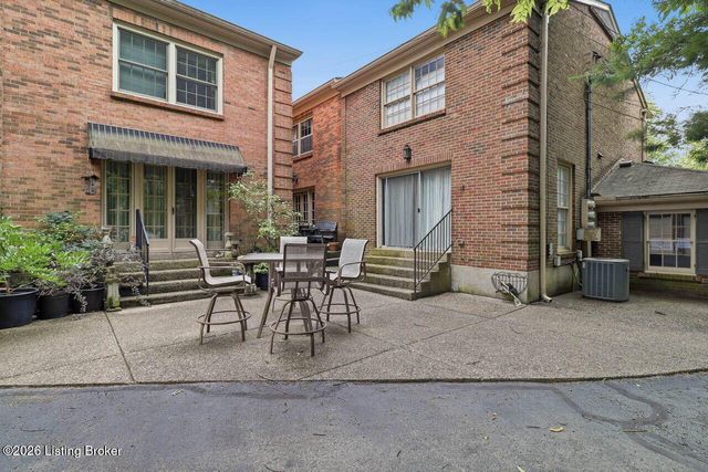 401 Country Ln A, Louisville, KY 40207