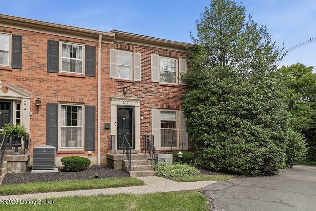 401 Country Ln A, Louisville, KY 40207