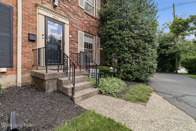 401 Country Ln A, Louisville, KY 40207