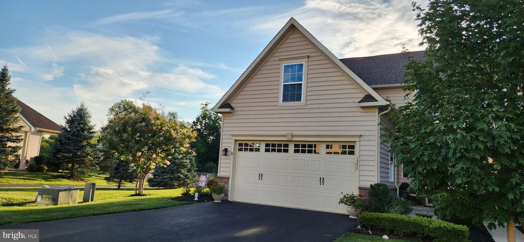 1239 HERON CT, QUAKERTOWN, PA 18951 — exterior