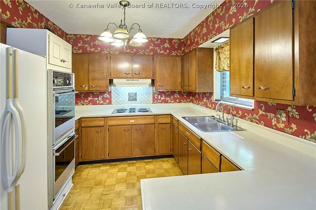 54 Sunset Drive, Charleston, WV 25301