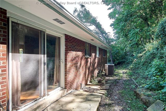 54 Sunset Drive, Charleston, WV 25301
