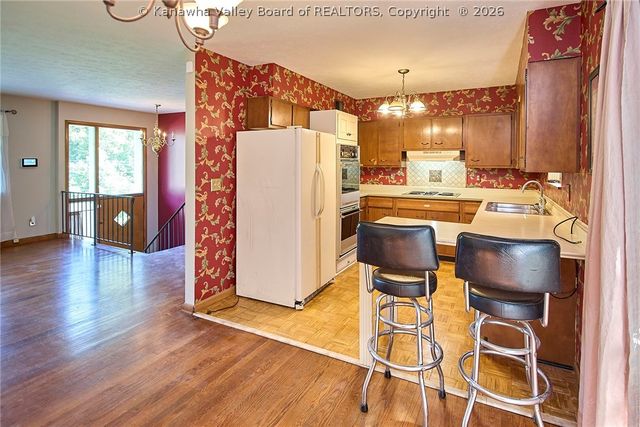 54 Sunset Drive, Charleston, WV 25301
