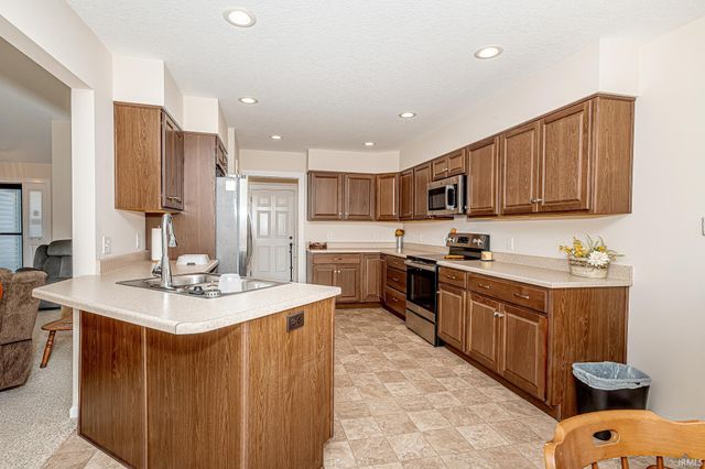 5230 Pigeon Creek Court, Fort Wayne, IN 46825