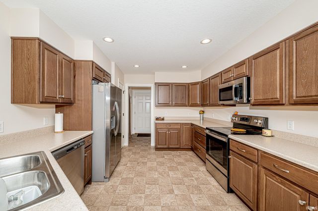 5230 Pigeon Creek Court, Fort Wayne, IN 46825