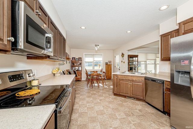 5230 Pigeon Creek Court, Fort Wayne, IN 46825