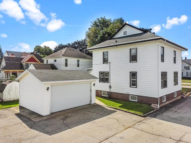 210 E Walworth STREET, Elkhorn, WI 53121
