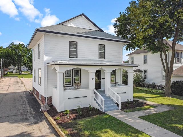 210 E Walworth STREET, Elkhorn, WI 53121