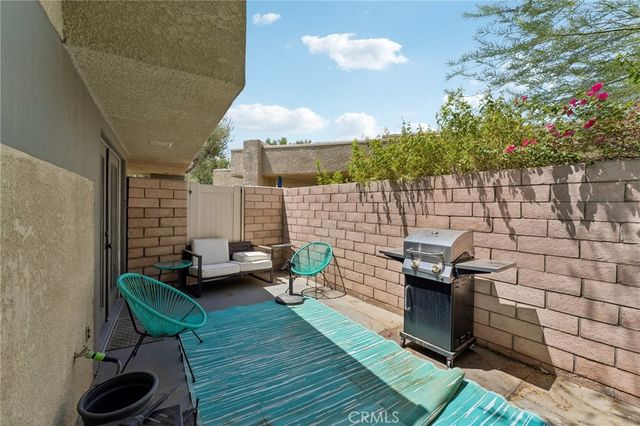 1462 Sunflower Circle N, Palm Springs, CA 92262