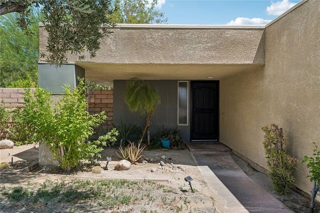 1462 Sunflower Circle N, Palm Springs, CA 92262