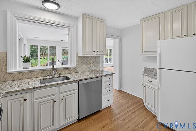 100 Hickory Dr, Manakin Sabot, VA 23103