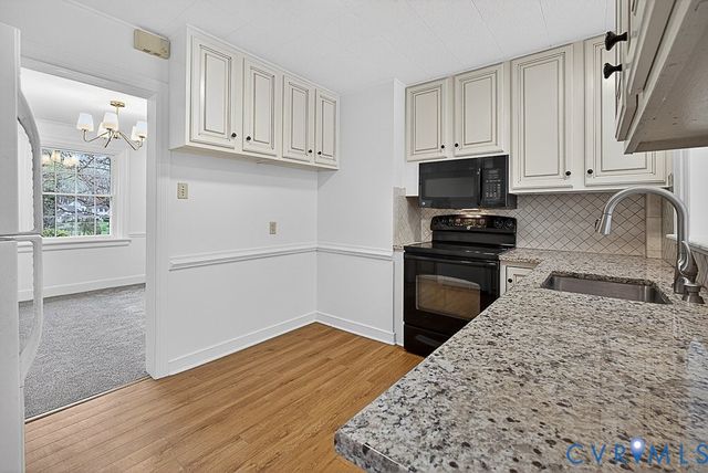 100 Hickory Dr, Manakin Sabot, VA 23103