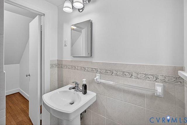 100 Hickory Dr, Manakin Sabot, VA 23103