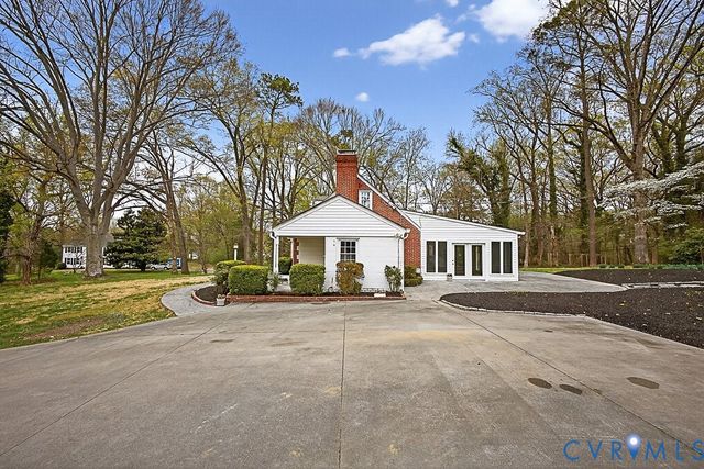 100 Hickory Dr, Manakin Sabot, VA 23103