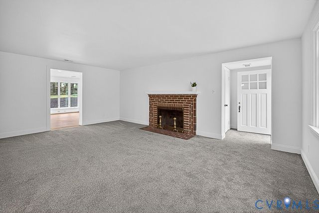 100 Hickory Dr, Manakin Sabot, VA 23103