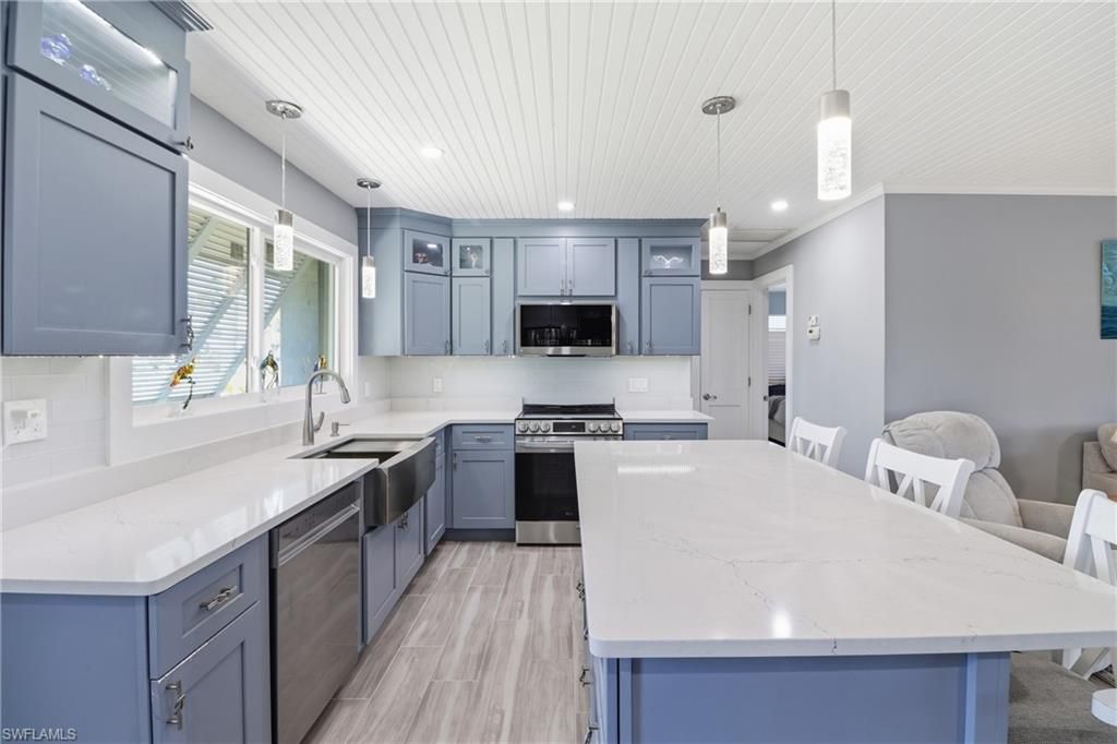 2740 Sanibel BLVD, ST. JAMES CITY, FL 33956 — photo 4