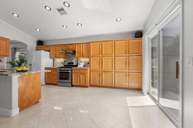 6616 Eskridge Way, Elk Grove, CA 95758